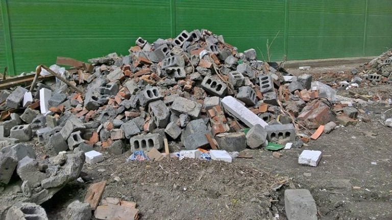 Как правильно избавиться от строительного мусора